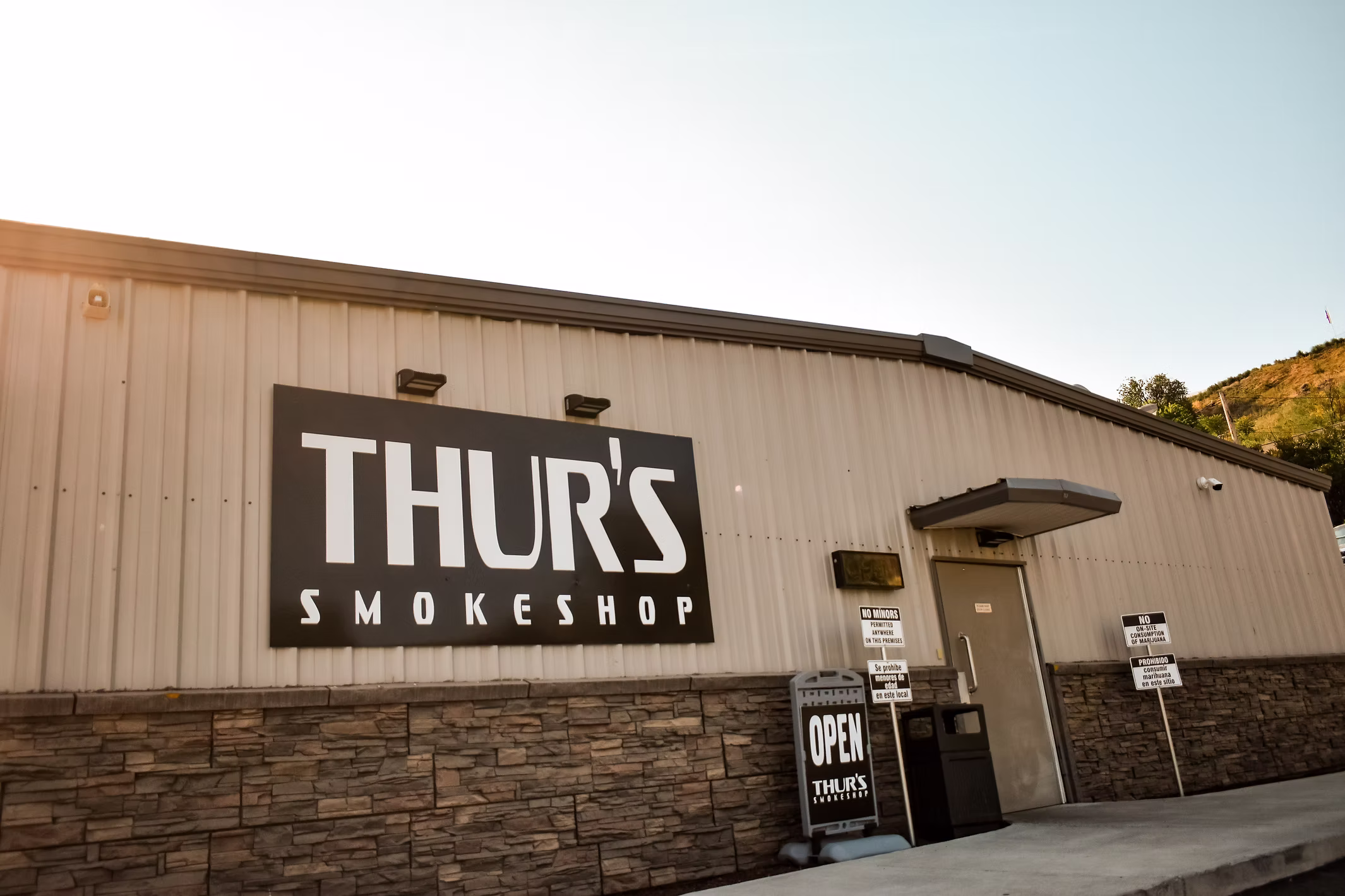 Exterior of Thur’s Smoke Shop in Pendleton, Oregon